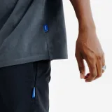 DECATHLON Unisex tričko Elementals s grafickým dizajnom sivé M · záber 2