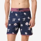 DECATHLON Pánske boardové šortky 500 Cutyflow na surfovanie tmavomodré S-M · záber 1