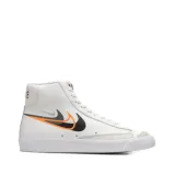 Pánská vycházková obuv NIKE Blazer Mid 77 white bright mandarin medium ash black · záber 1