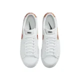 Dámská vycházková obuv NIKE Blazer Low Platform white black sail metallic copper · záber 4