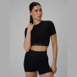 Dámský bezešvý tréninkový crop top - černá · záber 1