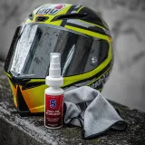 S100 Visor & Helmet Cleaner s utierkou z mikrovlákna · záber 3