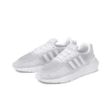 Pánská sportovní obuv (tréninková) ADIDAS ORIGINALS Swift Run 22 cloud white grey two core black · záber 3