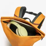 QUECHUA Turistický batoh Escape 500 Rolltop 16 + 4 l zlatohnedý 17 l · záber 2