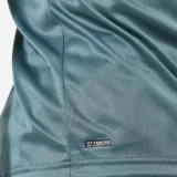 DECATHLON Pánske voľné tričko na surf s UV ochranou krátky rukáv zelené L · záber 2
