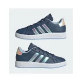 Dievčenská rekreačná obuv ADIDAS Grand Court 2.0 Jr preloved ink cloud white clear sky · záber 5