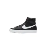 Juniorská vycházková obuv NIKE Blazer Mid 77 black white team orange · záber 2
