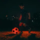 Svietiaca futbalová lopta inSPORTline Lumikick s LED svetlom, veľ. 5 · záber 4