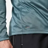 DECATHLON Pánske tričko Cutyflow na surf dlhý rukáv UV ochrana sivé M · záber 2