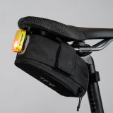 ROCKRIDER Taška pod sedlo Easy M 0,6 l čierna + multináradie + 3 montpáky bez · záber 2
