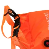 Plavecká bójka a suchý vak MASTER Swim Buoy · záber 5