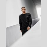Mikina tepláková regular bez kapucne pánska 4F x Robert Lewandowski - čierna · záber 1