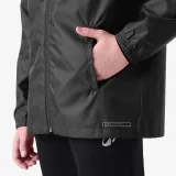 KIPSTA Detská futbalová vetrovka s kapucňou ESSENTIEL CLUB 50 čierna 4-5 r (103-112 cm) · záber 2