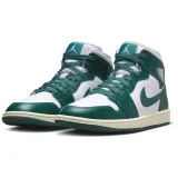 Nike Air Jordan 1 Mid - 44,5 · záber 3